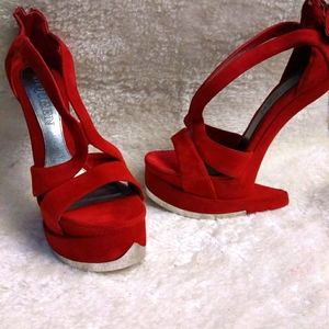 Alexander McQueen runway2012 red suede heeless